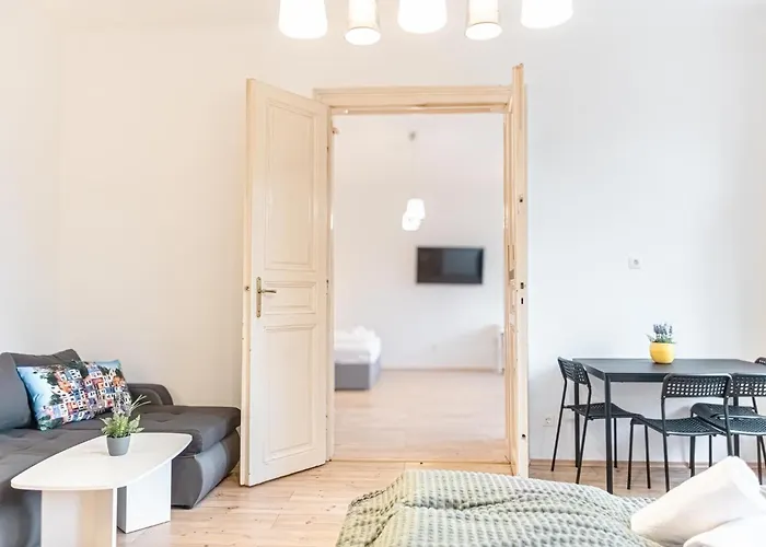Attractive 2Br Apt Near Akh Ideal For Longstays